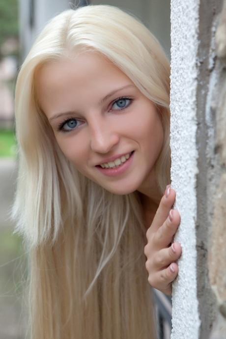 teen girlfriend hot nude images