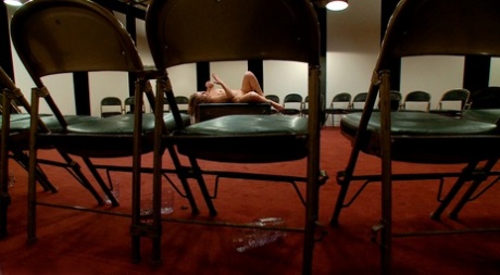 公共の場でのBDSM 無料ヌード ギャラリー