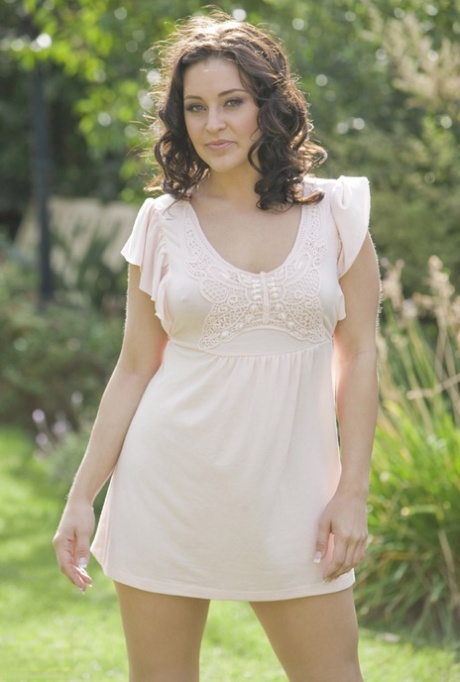 tall latina free naked photos