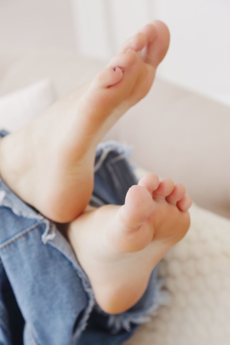 cute feet hot sex picture