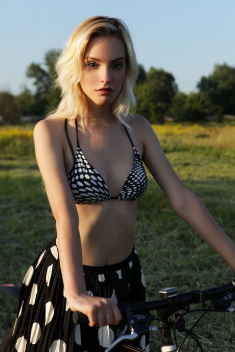 Kira W sexy model pictures