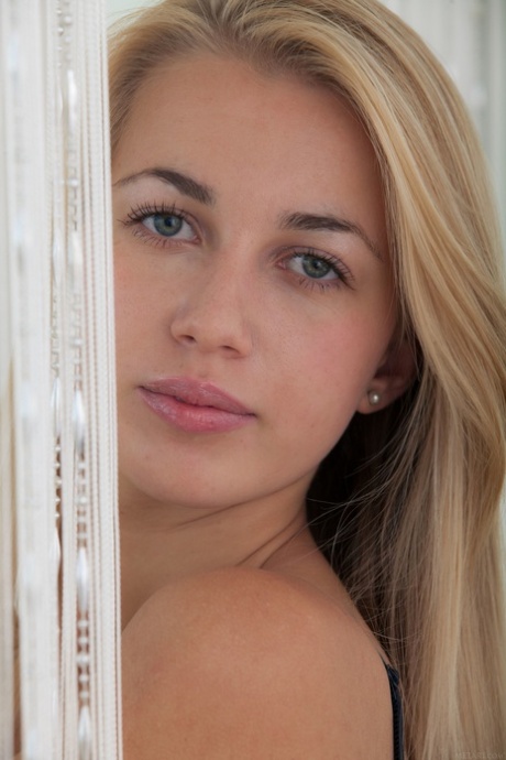 drobná blondýnka dokonalý sex archiv