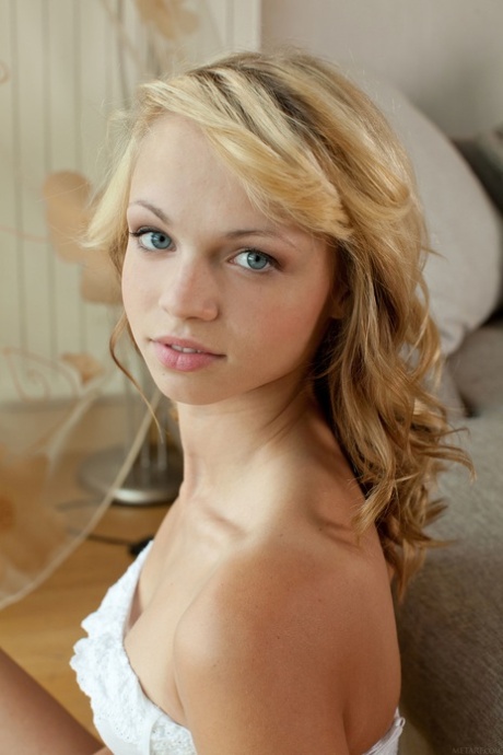 Rothaarige blaue Augen nackt akt bilder