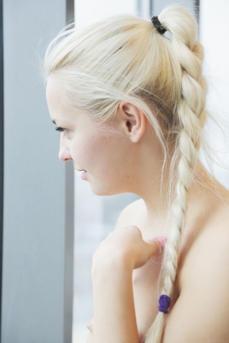 liten och nätt blond tonåring sexig exklusiv arkiv
