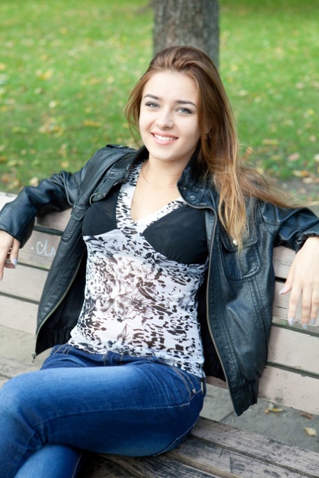 Adriana Morriss art model pictures