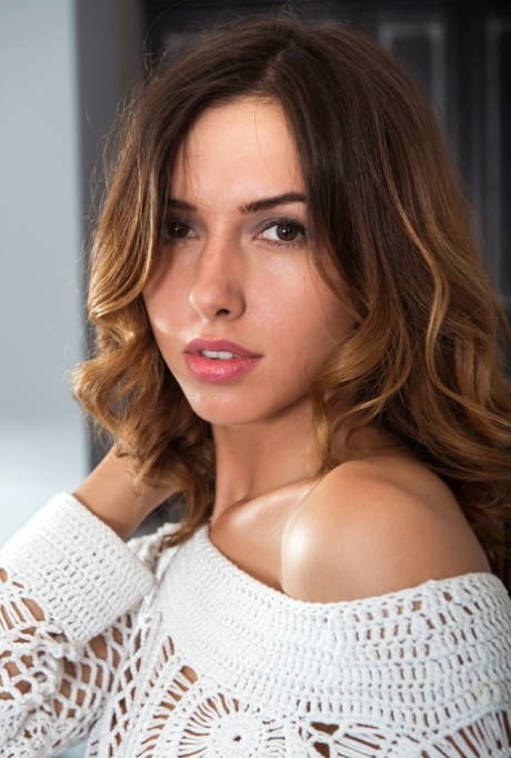 piccola bruna adulto gratuito img