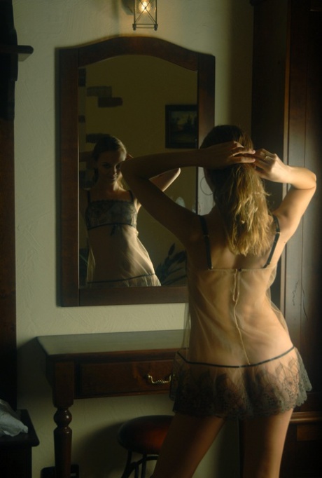 lingerie met kleine tieten behoorlijk pornografisch foto