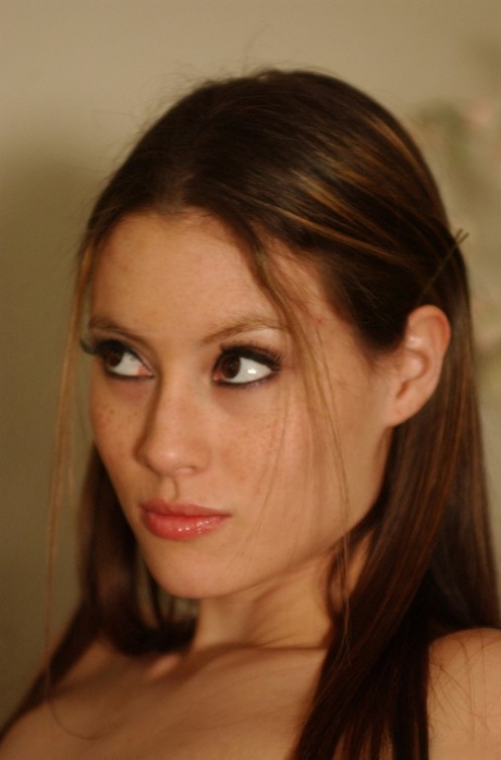 ragazza bruna nudi carini immagine