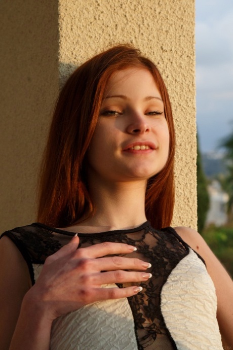 sexy redhead free naked pic