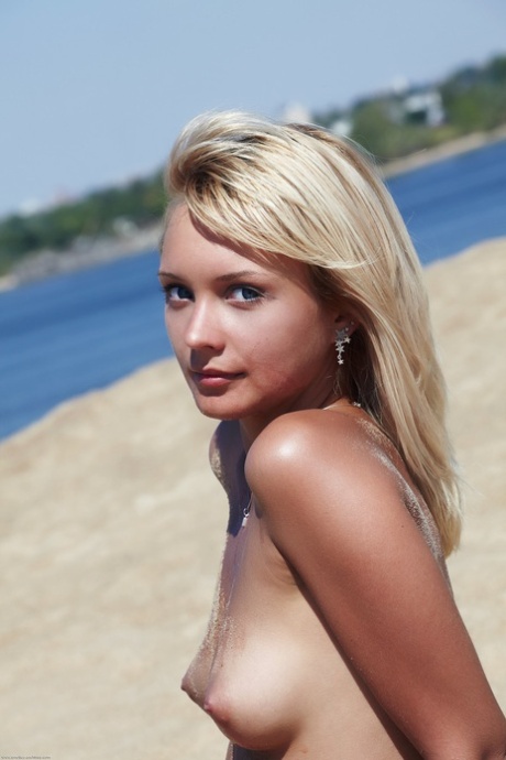 busty petite teen sexy nudes images