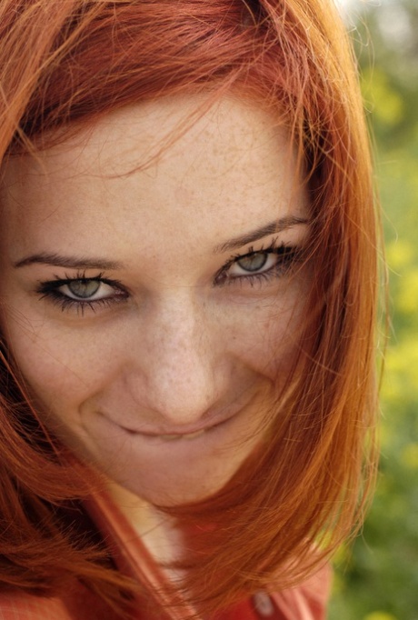 cheveux roux courts belle nue images