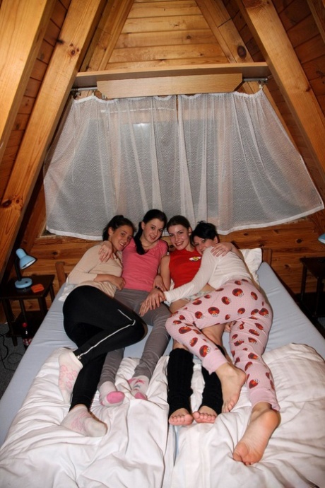 pyžama nahé porno fotografie