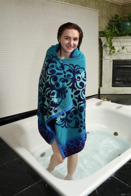 Kelsey Kage naked actress images