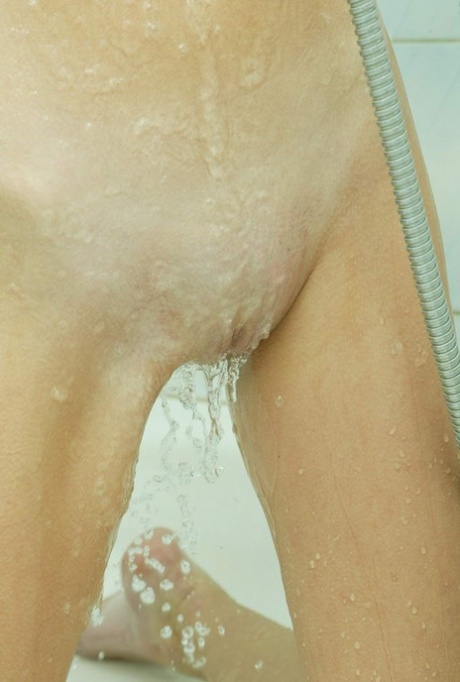 cheveux courts et maigres sexe nu galerie