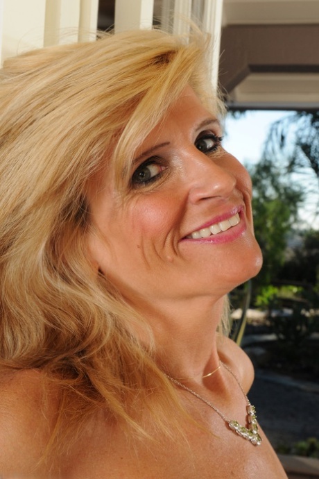 utendørs milf xxx topp foto