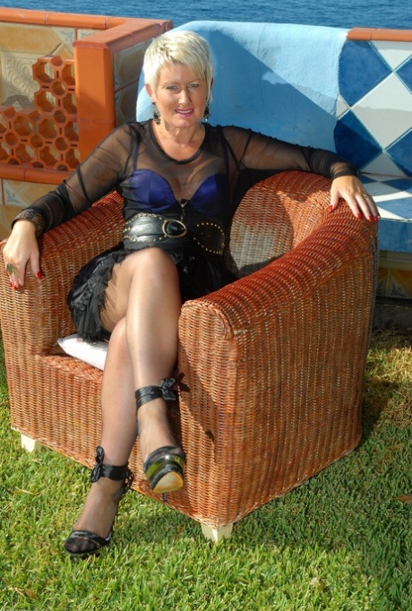 mature stockings hd pictures