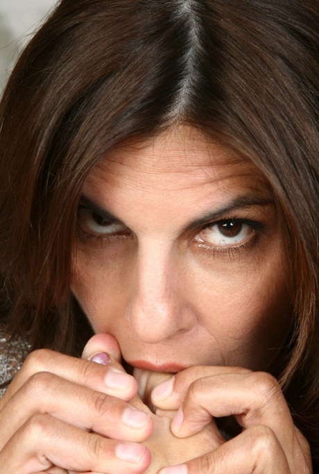 succhiarsi le dita dei piedi bellaxxx galleria