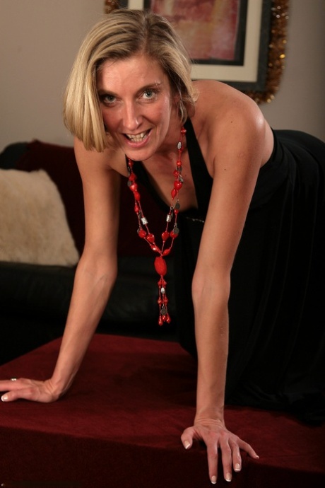 slim milf sexy naked pictures
