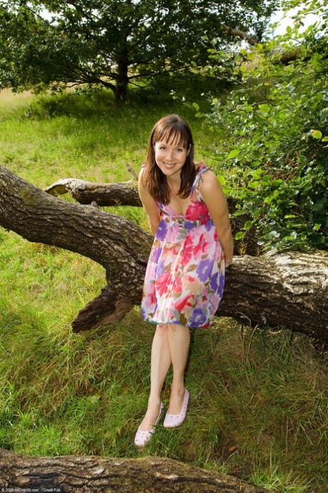 milf outdoor art xxx img