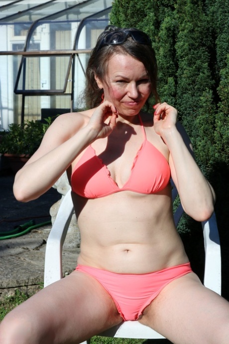 mature bikini hot nude gallery