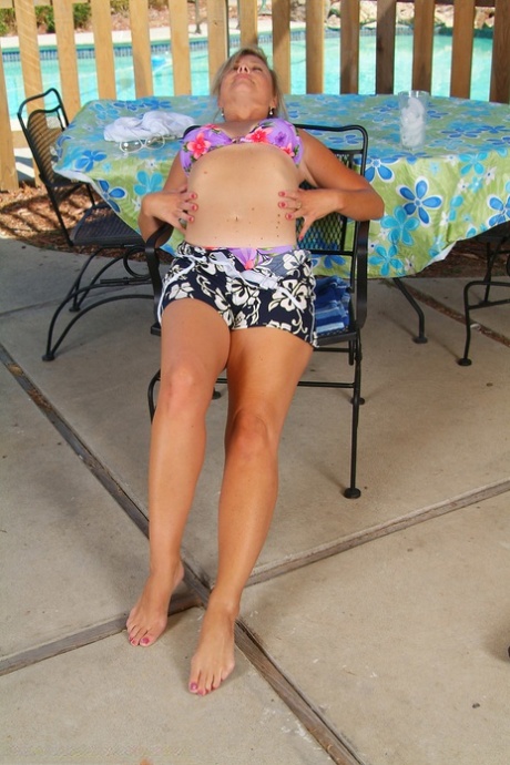 mature bikini sexy naked galleries