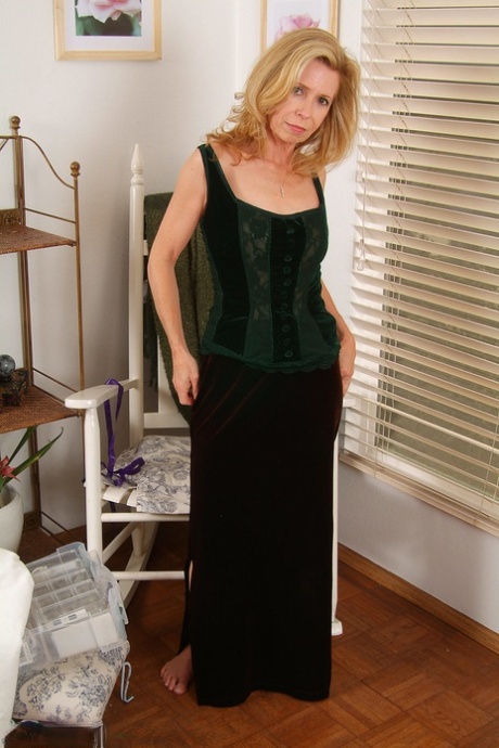 Marie Kelly hot star pics