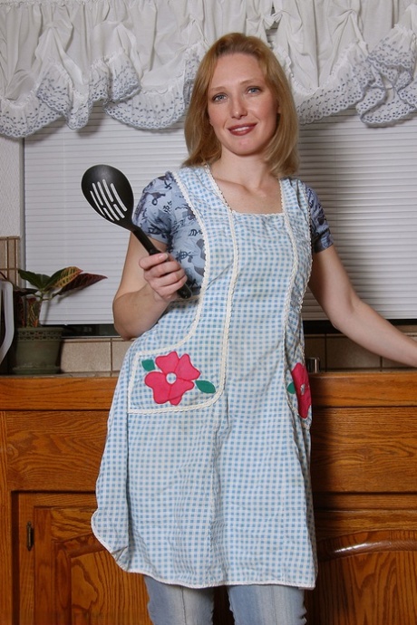 amateur housewife free porn pics