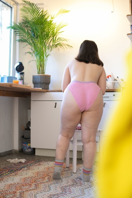 ぽっちゃりパンティー アートヌード 写真