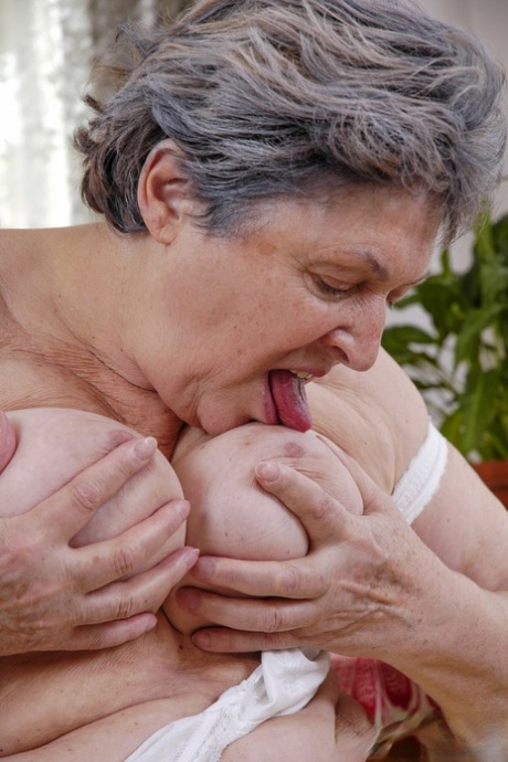 granny natural tits hd image