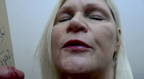 soin du visage de grand-mère art haute définition des photos