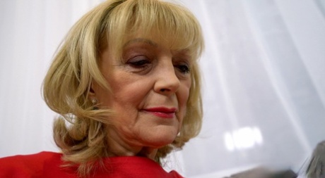 babiččin obličej pěkná exkluzivita obr