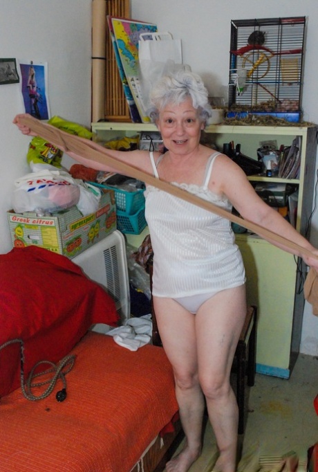 haarige Oma hd sex galerie