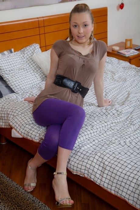 シースルーヨガパンツ アートヌード 写真
