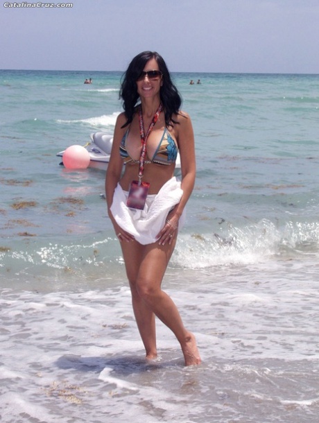 bikini en topless caliente hd galerías