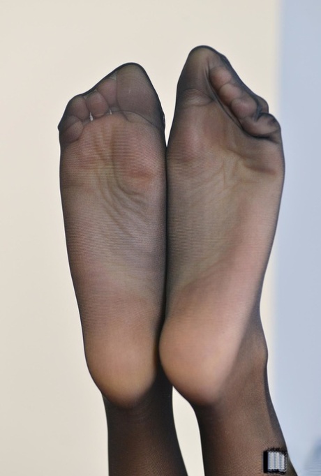 nylon feet free nude archive