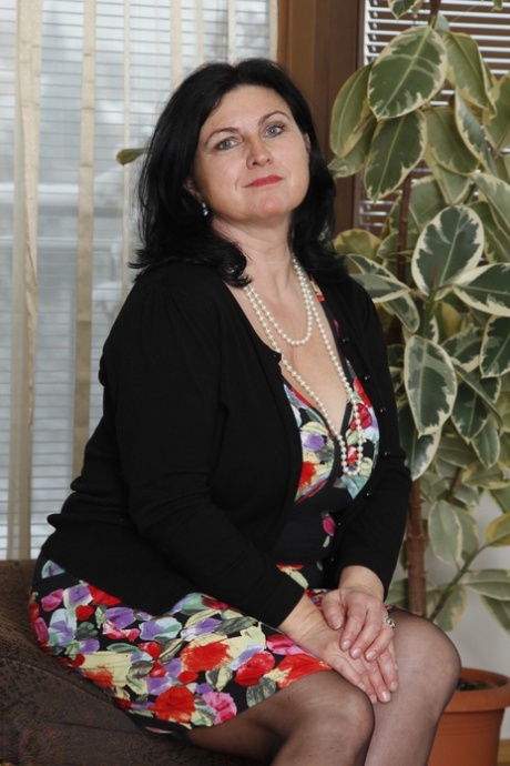 mature housewives free porn image