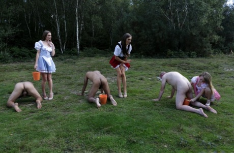 grupo cfnm hermosos desnudos imagen