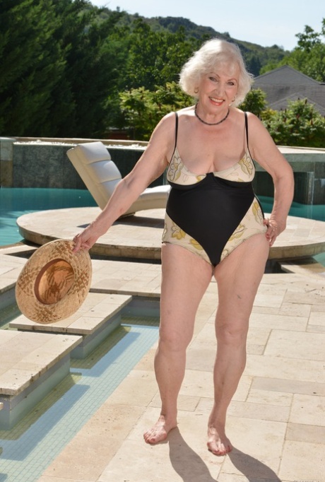 harige oma hd heet foto's