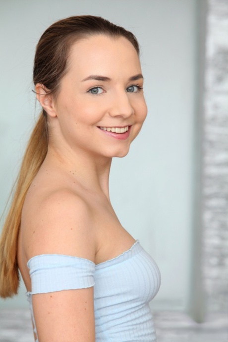 Mona Blue model photo