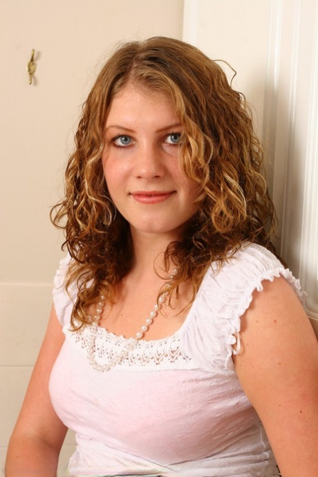 amateur housewife sexy nude galleries