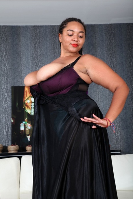 bbw latina nude image