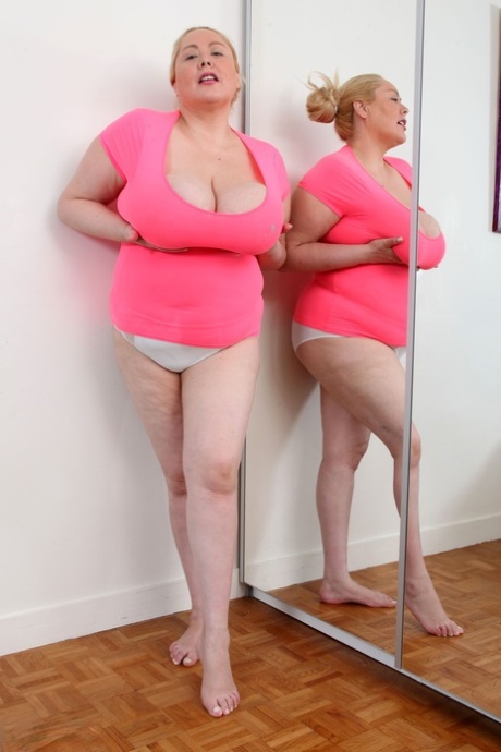 巨乳熟女 トップ 写真