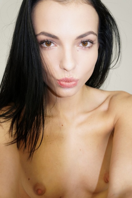 selfie avec petits seins hd parfait image