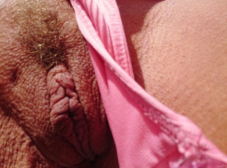 milf outdoor pornographic img