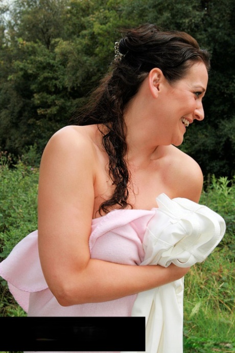 milf outdoor adult picture