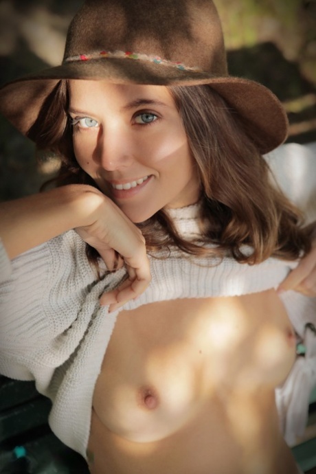 brune aux yeux bleus gratuit meilleur archive
