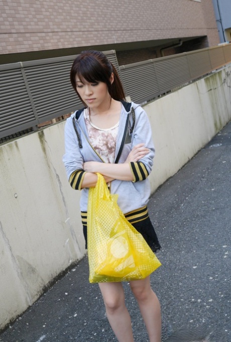 Sara Yurikawa model free photo