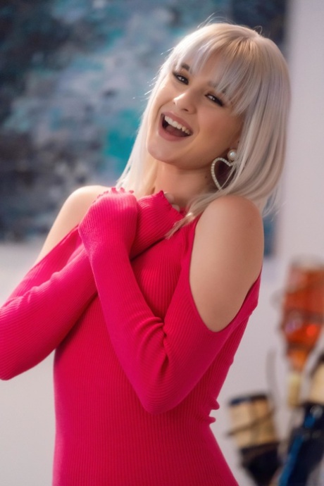 obcisła sukienka sztuka galerie