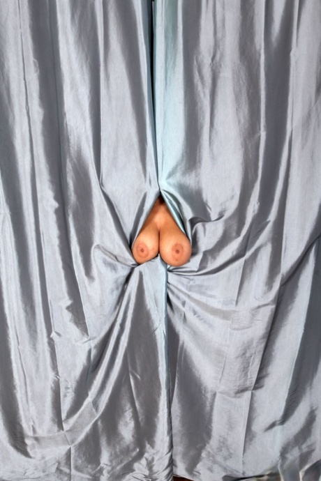 capezzoli debano xxx Immagine