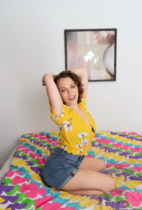 kort hår brunette gratis nøgen img